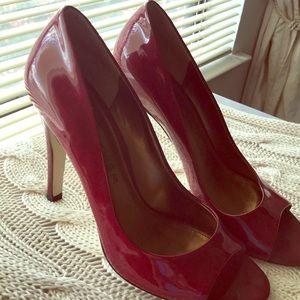 Marc Fisher red heals